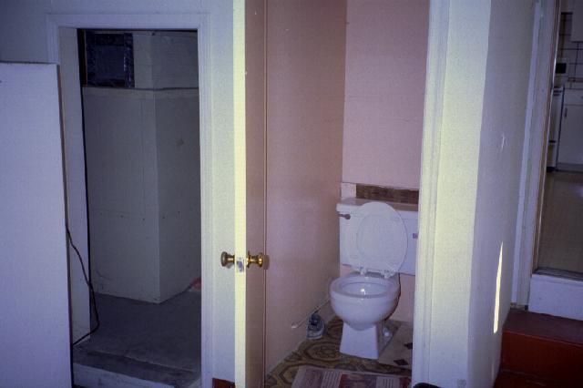 Note the convenient toilet in the garage